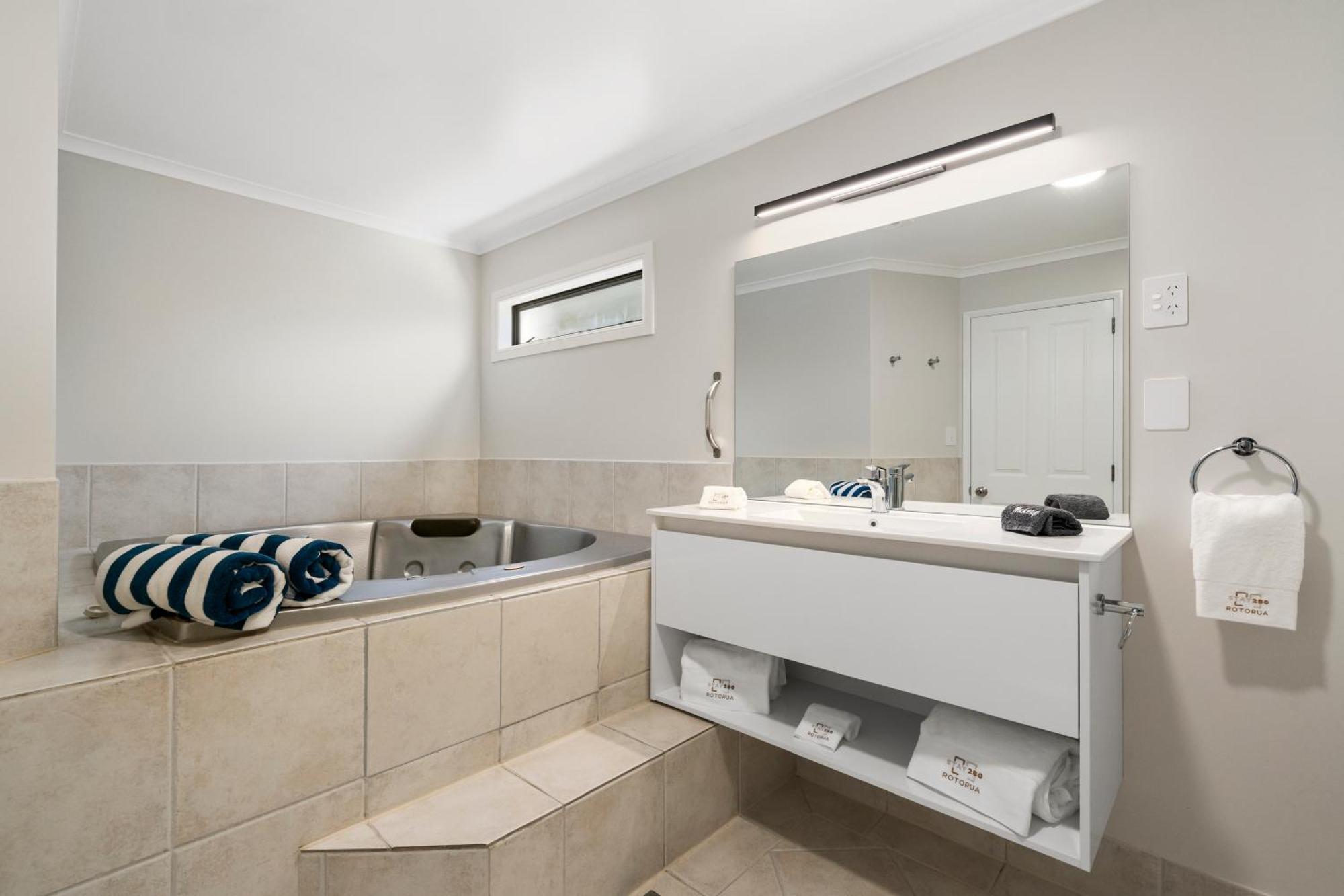 Stay 280 & Stay 284 Rotorua - Refurbished Modern Accommodation Exterior photo